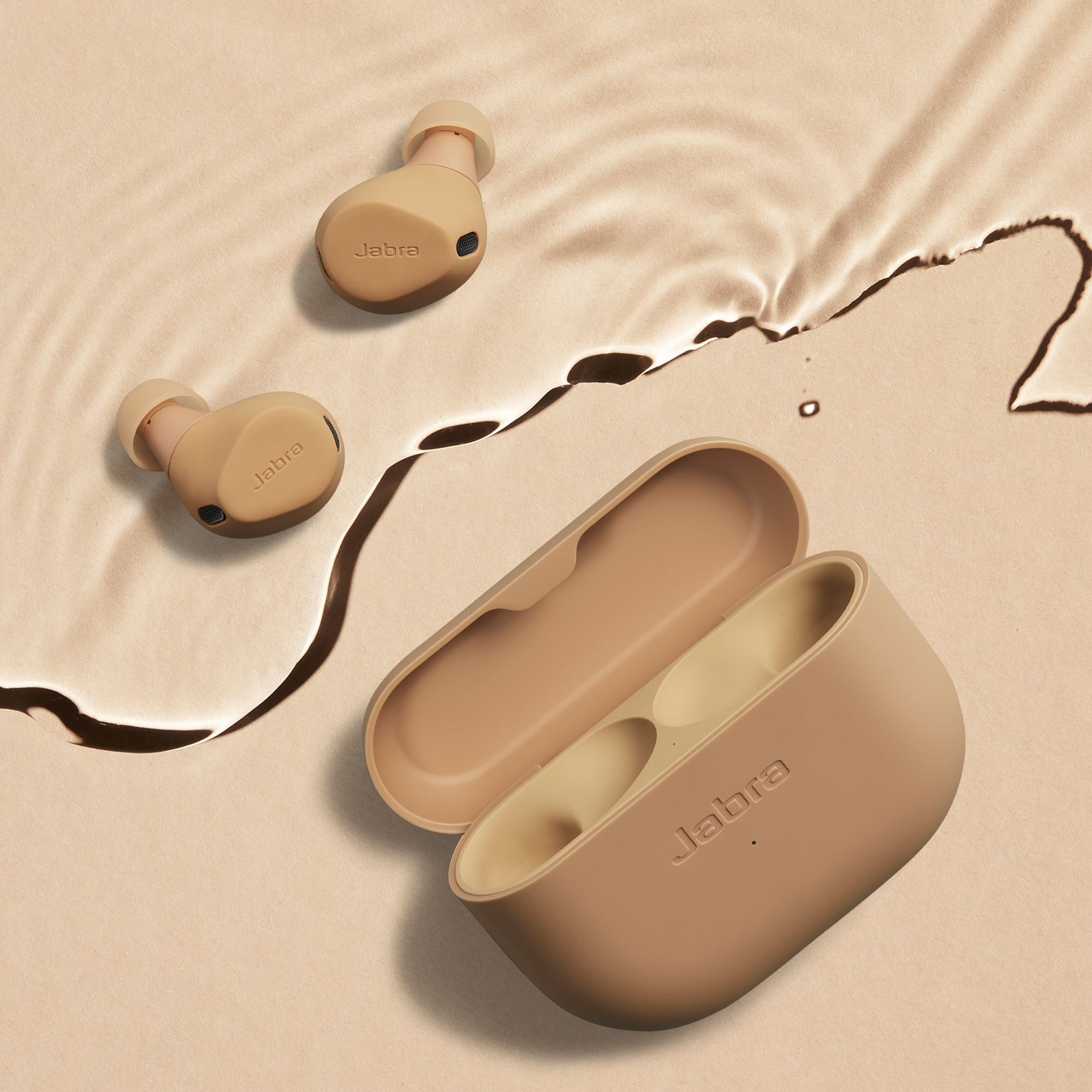 ����� / In Ear 